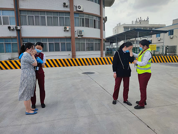 1652346481139689.jpeg 旅客服務(wù)部開(kāi)展候機(jī)樓緊急疏散應(yīng)急演練2.jpeg